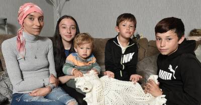 Brave Scots mum-of-four who crocheted shawls for grandkids she'd never meet tragically dies - www.dailyrecord.co.uk - Scotland