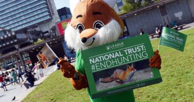 Anti-fox hunt protesters call for an end to 'trail' hunting in Piccadilly Gardens demo - www.manchestereveningnews.co.uk