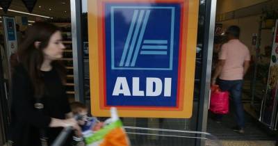Mum spots Aldi shopper doing 'best hack ever' at checkout to pack bags - www.dailyrecord.co.uk