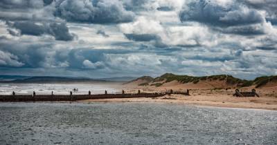 Picture Scotland: Scot captures atmospheric pic of choppy sea at Lossiemouth beach - www.dailyrecord.co.uk - Scotland