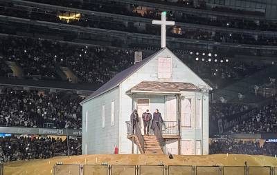 Kanye West reportedly tried to move actual childhood home into stadium for ‘DONDA’ listening event - www.nme.com - Chicago