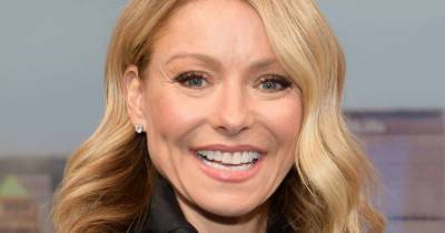 Kelly Ripa looks phenomenal in candid vacation snap taken by Mark Consuelos - www.msn.com