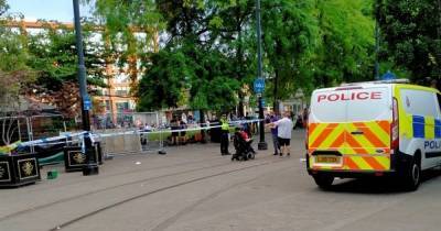 Bust-up involving around 20 people in Piccadilly Gardens - before man taken to hospital - www.manchestereveningnews.co.uk