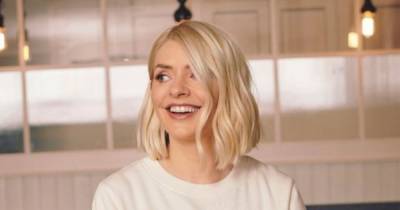 Holly Willoughby champions sustainability with chic jumper from Marks and Spencer - www.ok.co.uk