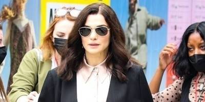 Rachel Weisz Makes A Fashionable Arrival on 'Dead Ringers' Set in NYC - www.justjared.com - New York