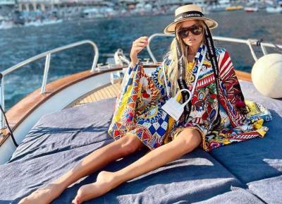 Topless model on boat with Jack Brooksbank apologises for ’embarrassing’ Eugenie - evoke.ie - Italy