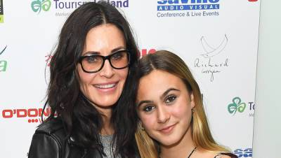 Courteney Cox’s Daughter Coco, 17, Sings Amazing Cover Of Adele Song As Mom Plays The Piano — Watch - hollywoodlife.com - Britain