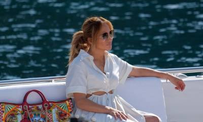 Jennifer Lopez shows off beautiful dress made by Colombian fashion designer - us.hola.com - Colombia
