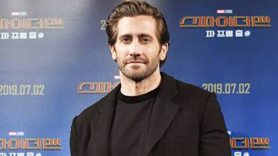Jake Gyllenhaal Confesses He Feels Bathing Is ‘Less Necessary’ Better For His Skin Fans Freak Out - hollywoodlife.com