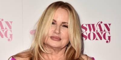 Jennifer Coolidge Is Pretty in Pink at the Premiere of New Movie 'Swan Song' - www.justjared.com - Los Angeles - Ohio