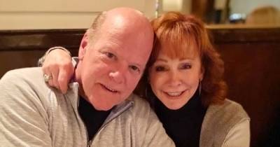 Reba McEntire and Boyfriend Rex Linn Tested Positive for COVID-19 After Getting Vaccinated: ‘Stay Home’ - www.usmagazine.com