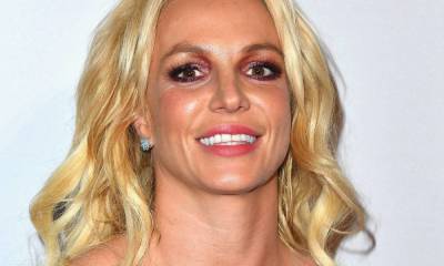 Britney Spears soaks up the sun in stylish bikini as she reflects on past few months - hellomagazine.com