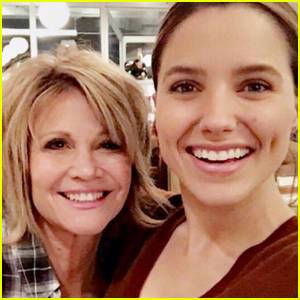 Sophia Bush Pays Tribute to 'Chicago P.D.' On-Screen Mom Markie Post in a Touching Tribute - www.justjared.com - Chicago