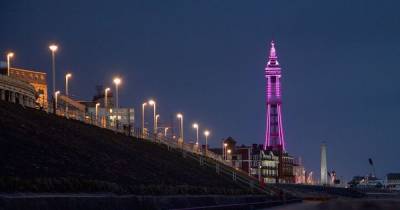 Group of drunk swimmers pulled from sea near Blackpool Tower in early hours of morning - www.manchestereveningnews.co.uk