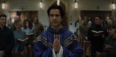 Netflix Drops Terrifying New Trailer For ‘Midnight Mass’ - etcanada.com