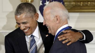President Joe Biden Gave Barack Obama This ‘Heartfelt’ Present For His 60th Birthday - stylecaster.com