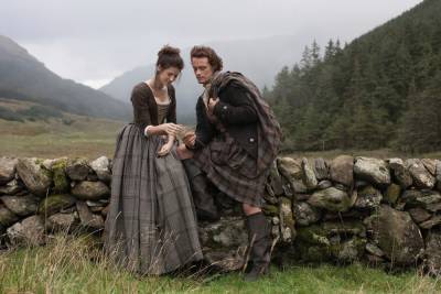 Sam Heughan And Catriona Balfe Nap With A Dead Body To Mark ‘Outlander’ Anniversary - etcanada.com