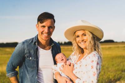 EXCLUSIVE: Canadian Country Stars Eric Ethridge & Kalsey Kulyk Share Stunning Portraits Of ‘Angel’ Newborn Son Wilder - etcanada.com - Canada