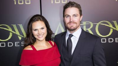 Stephen Amell - Michael Rosenbaum - Stephen Amell Says He's 'Deeply Ashamed' About Being Kicked Off Flight and Still Making Amends With His Wife - etonline.com - Texas - Austin