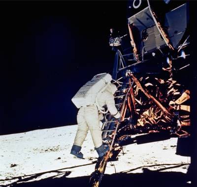 Barry Levinson To Direct Apollo 11 Limited Series From Kevin Costner, Stephen Kronish & Mike Medavoy - deadline.com - Vietnam