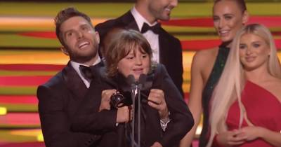 Corrie's Jude Riordan lifted by Joel Dommett for speech as he becomes youngest ever NTAs winner - www.ok.co.uk