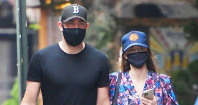 John Krasinski & Emily Blunt Try to Keep a Low Profile While Holding Hands in NYC - www.justjared.com - New York - county Hand