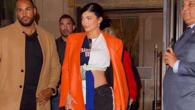 Kylie Jenner Bares Baby Bump in Statement-Making NYFW Moment: Pics - www.etonline.com - New York