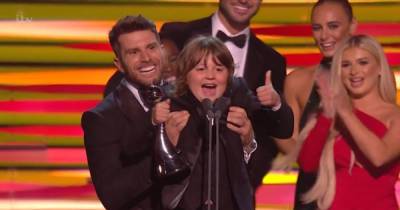 Corrie youngster in leaves NTA viewers in stitches in 'super cute' moment as he picked up award - www.manchestereveningnews.co.uk - county Anderson - county Ellis