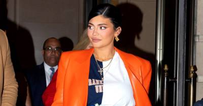 Pregnant Kylie Jenner Gives Another Look at Bare Baby Bump in Daring Outfit: New York Fashion Week Photos - www.usmagazine.com - New York - Los Angeles - New York