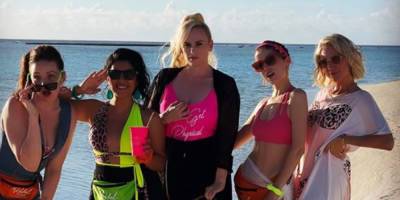 Rebel Wilson Has a 'Pitch Perfect' Bellas Reunion on the Beach! - www.justjared.com