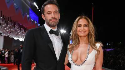Jennifer Lopez and Ben Affleck Just Kissed on the Red Carpet for the First Time in 18 Years - www.glamour.com