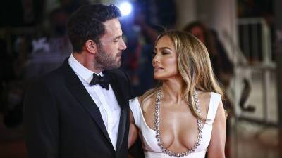 J-Lo Ben Just Walked Their 1st Red Carpet Together in Almost 20 Years They Even Made Out For the Cameras - stylecaster.com