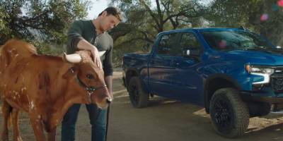 Chris Pratt - Chris Pratt Tracks Down His Steer In Chevrolet's New Truck Commercial - Watch Here! - justjared.com - Chad - county Elliott - county Chase