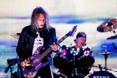 Elton John - Kirk Hammett - James Hetfield - Star Amazon(Амазон) - Lars Ulrich - Watch Metallica Read Hilarious One-Star Amazon Reviews Of ‘Black Album’ - etcanada.com