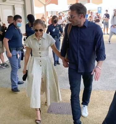 Ben Affleck Defends Jennifer Lopez From A Fan Who Got A Little Too Close - etcanada.com - Italy