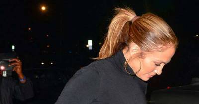 Ben Affleck protects Jennifer Lopez from overzealous fan at Venice Airport - www.msn.com