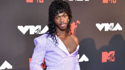 Lil Nas X Teases 'Sexy' 2021 MTV VMAs Performance While Slaying Red Carpet In a Purple Cape (Exclusive) - www.etonline.com - New York