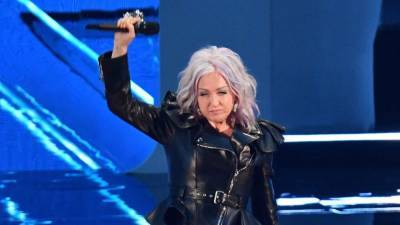 Cyndi Lauper Speaks Out for Women’s Rights at 2021 MTV VMAs - www.etonline.com - New York