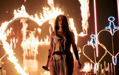 Kacey Musgraves performs ‘Star-Crossed’ in front of a burning heart at 2021 MTV VMAs - www.nme.com - city Brooklyn - county Cross