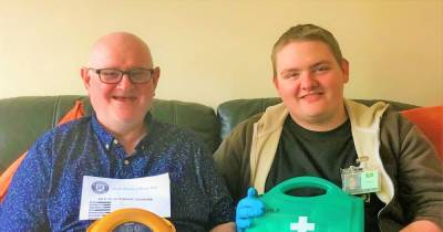 Dumfries Men's Shed receives life-saving defibrillator - www.dailyrecord.co.uk
