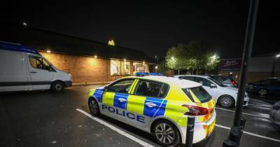 Man stabbed outside McDonald's as police descend on restaurant - www.manchestereveningnews.co.uk - Manchester