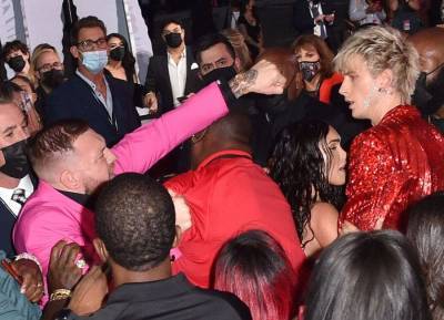 Megan Fox breaks up brawl between Conor McGregor and Machine Gun Kelly on VMAs red carpet - evoke.ie