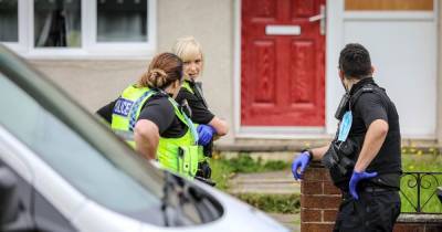 Man seriously injured after being stabbed in house - www.manchestereveningnews.co.uk