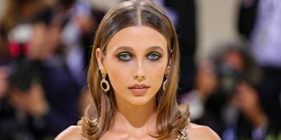 Influencer Emma Chamberlain Shines in Gold Louis Vuitton For Met Gala 2021 - www.justjared.com - New York