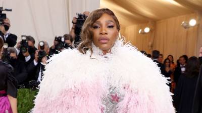 Serena Williams Stuns In Bodysuit and Elaborate Feathered Cape at 2021 Met Gala - www.etonline.com