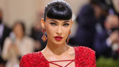 Megan Fox Is Stunning In Strappy Red Gown at 2021 Met Gala - www.etonline.com