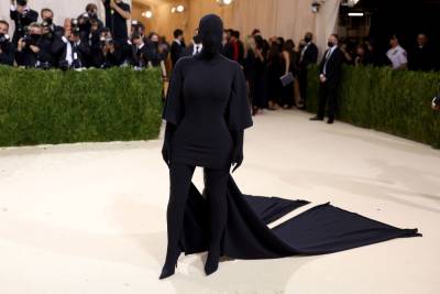 Kim Kardashian Hits 2021 Met Gala In All-Black, Face-Covering Bodysuit - etcanada.com