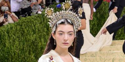 Lorde Steps Out in a Jeweled Crown For the Met Gala 2021 - www.justjared.com - New York