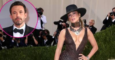 Jennifer Lopez Kisses Ben Affleck at the 2021 Met Gala After Walking Red Carpet Solo: Photos - www.usmagazine.com - New York