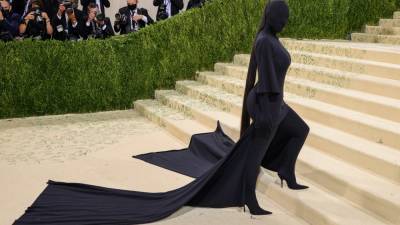 Kim Kardashian Completely Covered Her Face at the 2021 Met Gala - www.glamour.com - Wyoming